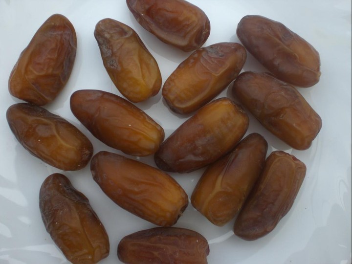 Tunisian Deglet Noor date, oasis-grown