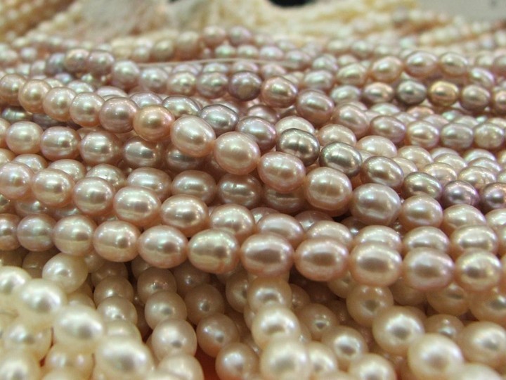 Basra-style natural pearl jewellery (Gulf-sourced heritage trade)
